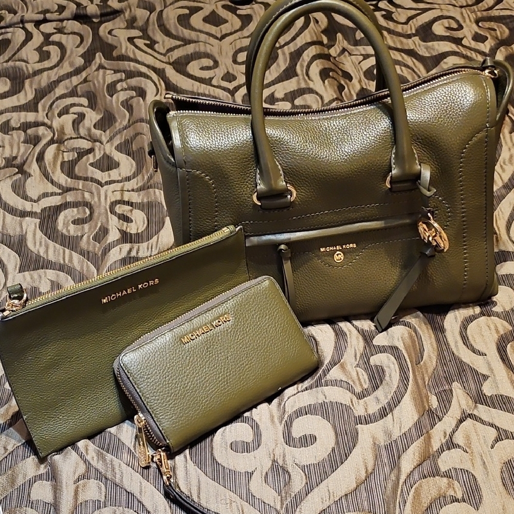 Michael Kors Olive Green Women's Bag Set